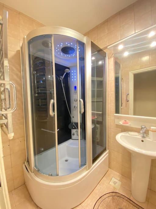 Comfy - Spacious Flat On The Kadikoey Seaside Daire İstanbul Dış mekan fotoğraf